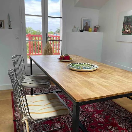 3 Rooms, Sea View In *