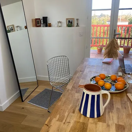 3 Rooms, Sea View In Appartamento