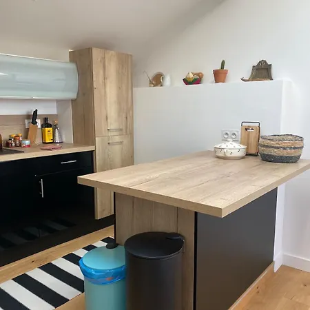 3 Rooms, Sea View In Appartamento